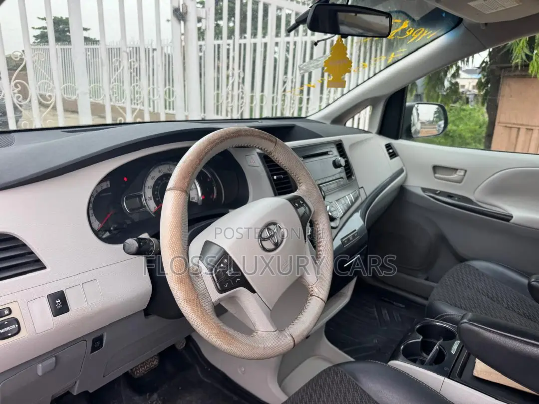 Toyota Sienna XLE 8 Passenger 2012 Gray