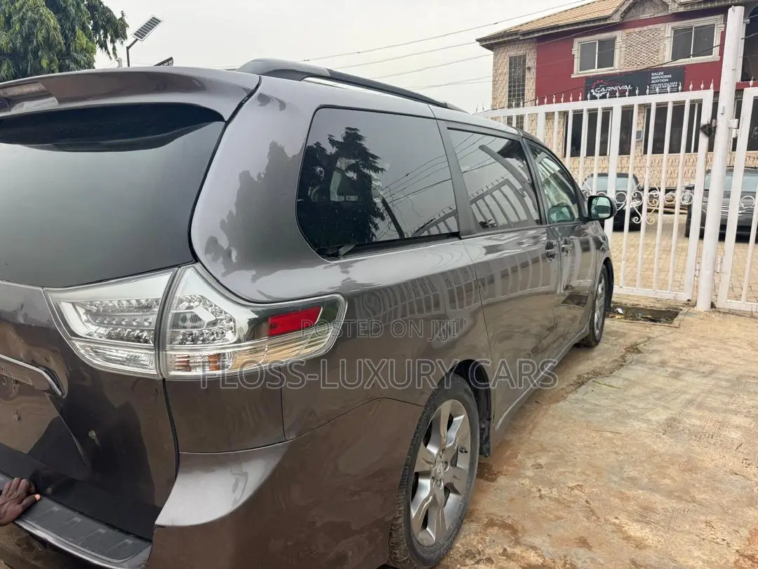 Toyota Sienna XLE 8 Passenger 2012 Gray