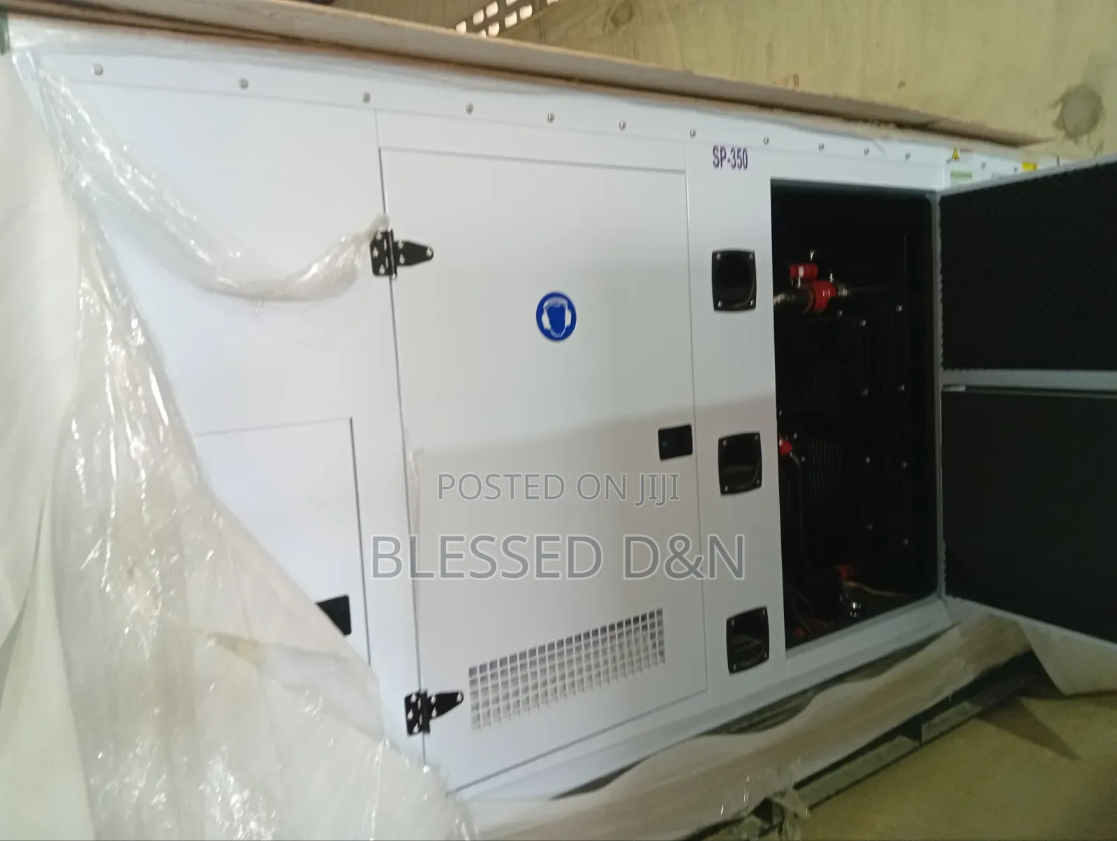 350KVA Perkins Soundproof Diesel Generator 
