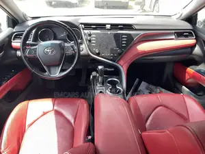 Toyota Camry XSE V6 (3.5L V6 8A) 2019 White