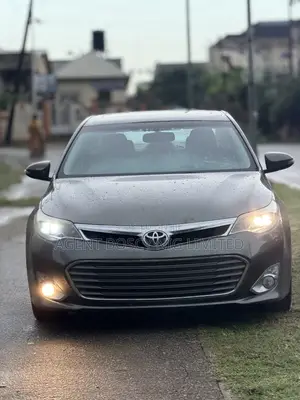 Toyota Avalon XLE Premium Sedan FWD (3.5L 6cyl 6A) 2013 Green