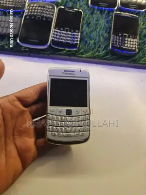 BlackBerry Bold 9700 White