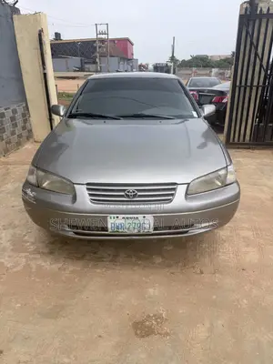 Toyota Camry 2000 Gray