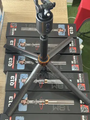 Q13 AI Tracking Tripod