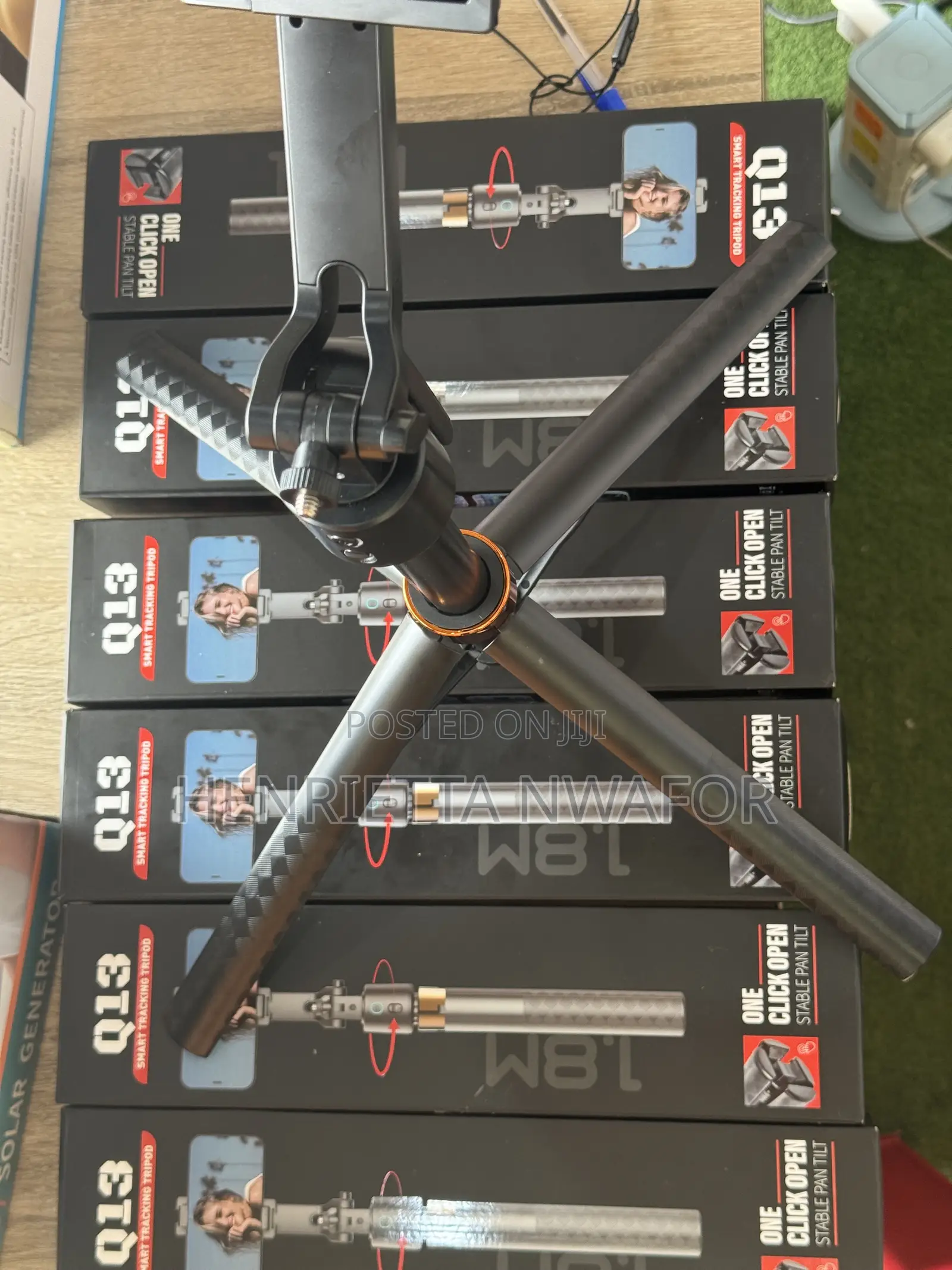 Q13 AI Tracking Tripod
