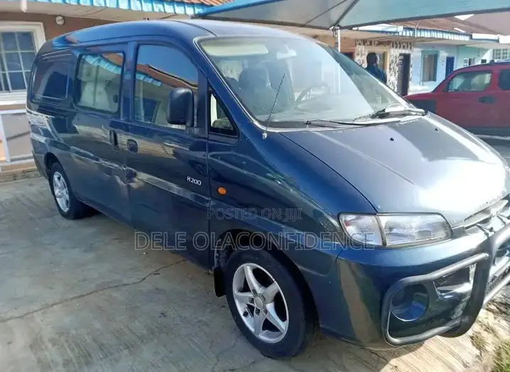 Hyundai H-100 2000 Blue