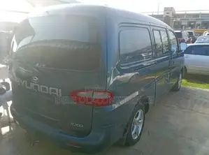 Hyundai H-100 2000 Blue