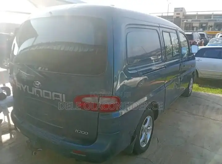Hyundai H-100 2000 Blue