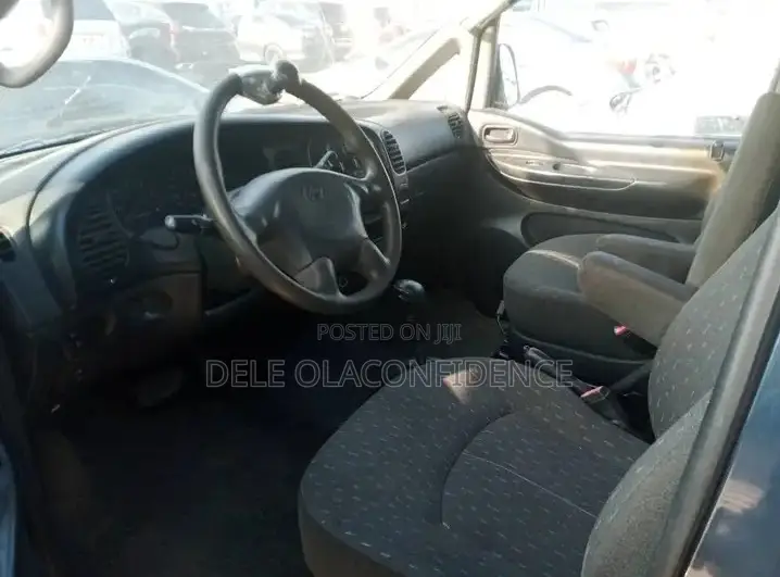 Hyundai H-100 2000 Blue