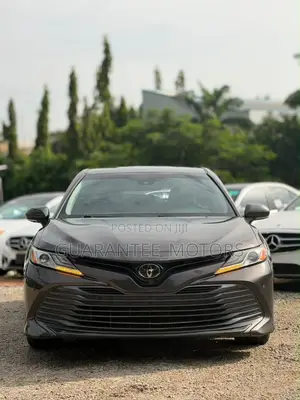 Toyota Camry 2018 Brown