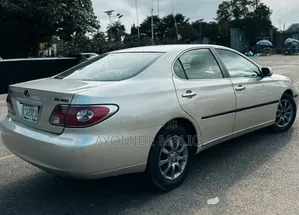 Lexus ES 2022 Silver