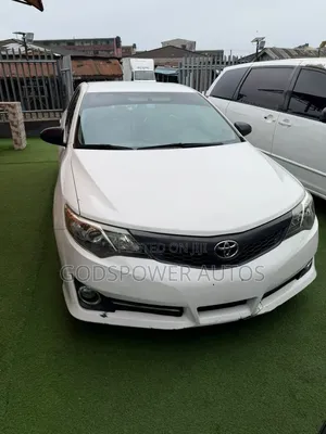 Toyota Camry SE 4dr Sedan (2.5L 4cyl 6A) 2012 White