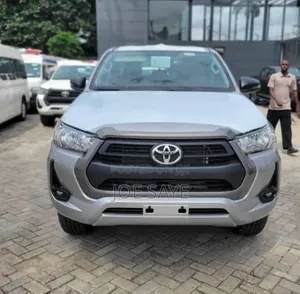 New Toyota Hilux 2025 Gray