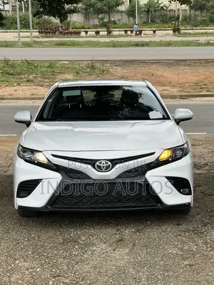 Toyota Camry SE FWD 2020 White