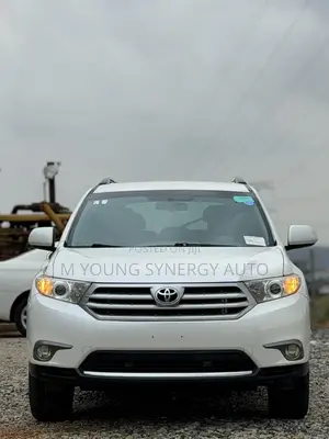 Toyota Highlander LE 4dr SUV (2.7L 4cyl 6A) 2014 White