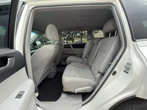 Toyota Highlander LE 4dr SUV (2.7L 4cyl 6A) 2014 White