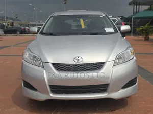 Toyota Matrix S Hatchback FWD (2.4L 4cyl 5A) 2009 Silver
