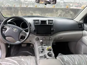 Toyota Highlander Base 2010 Gray