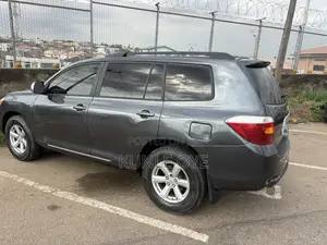 Toyota Highlander Base 2010 Gray
