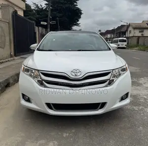 Toyota Venza XLE 4dr Wagon AWD (2.7L 4cyl 6A) 2014 White