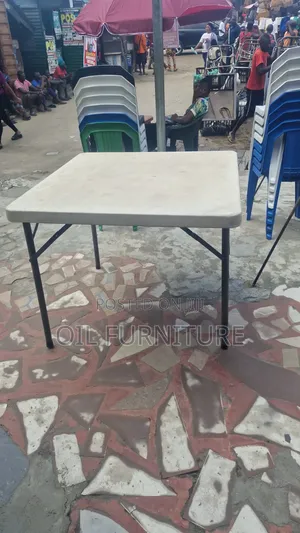 ​Heavy-Duty Square Plastic Folding Table for Events & Outdoor Use 4ft