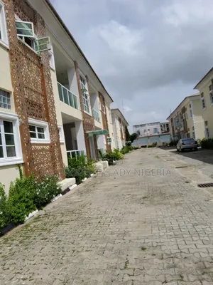 3bdrm Block of Flats in Lekki Phase 1 for rent