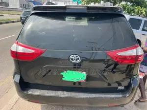 Toyota Sienna 2018 Black