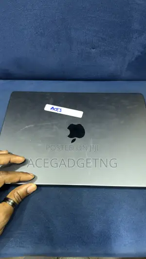 Apple MacBook Pro 2024 M4 Pro 24GB Apple M4 Pro SSHD (Hybrid) 512GB