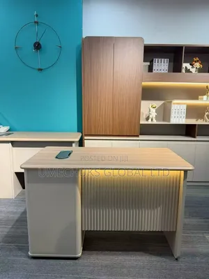 Top Quality 1.4m Office Table With Led Lights