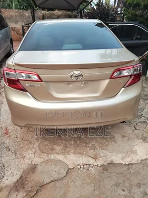 Toyota Camry XLE 4dr Sedan (2.5L 4cyl 6A) 2013 Gold