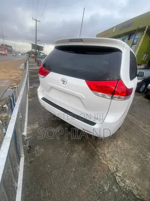 Toyota Sienna 2013 White