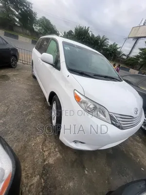 Toyota Sienna 2013 White