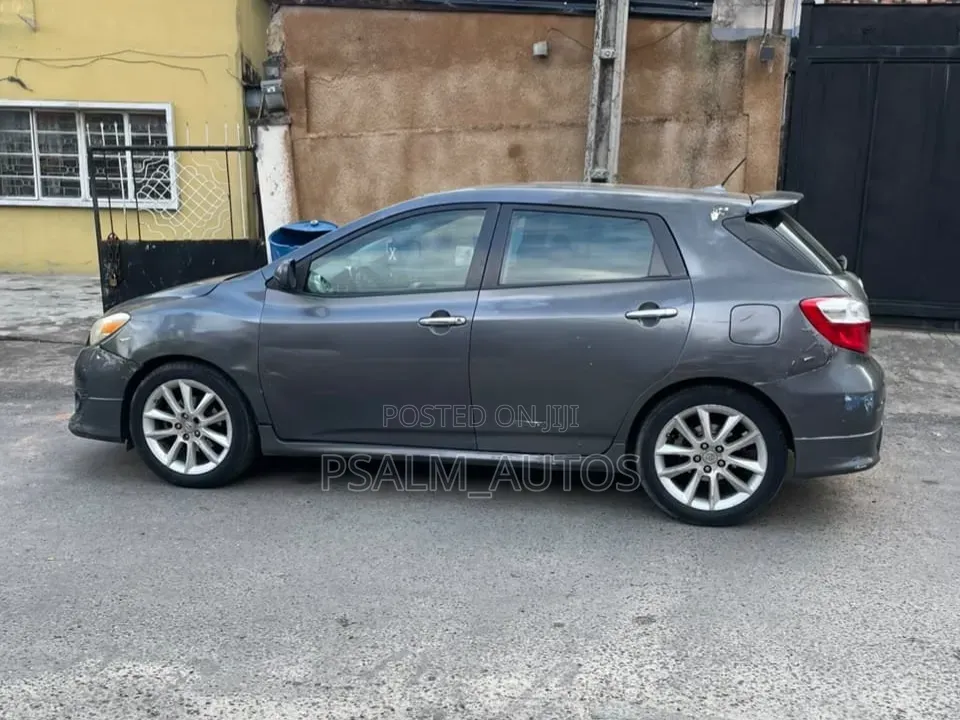 Toyota Matrix 2010 Gray