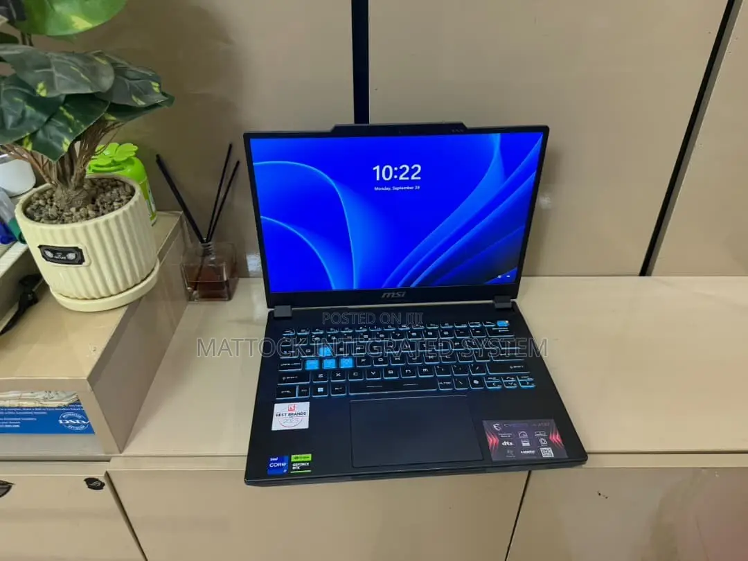 Laptop MSI Stealth 14 Studio A13VF 16GB Intel Core i7 SSD 1T