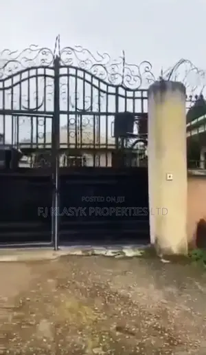 6bdrm Block of Flats in Benin City for sale