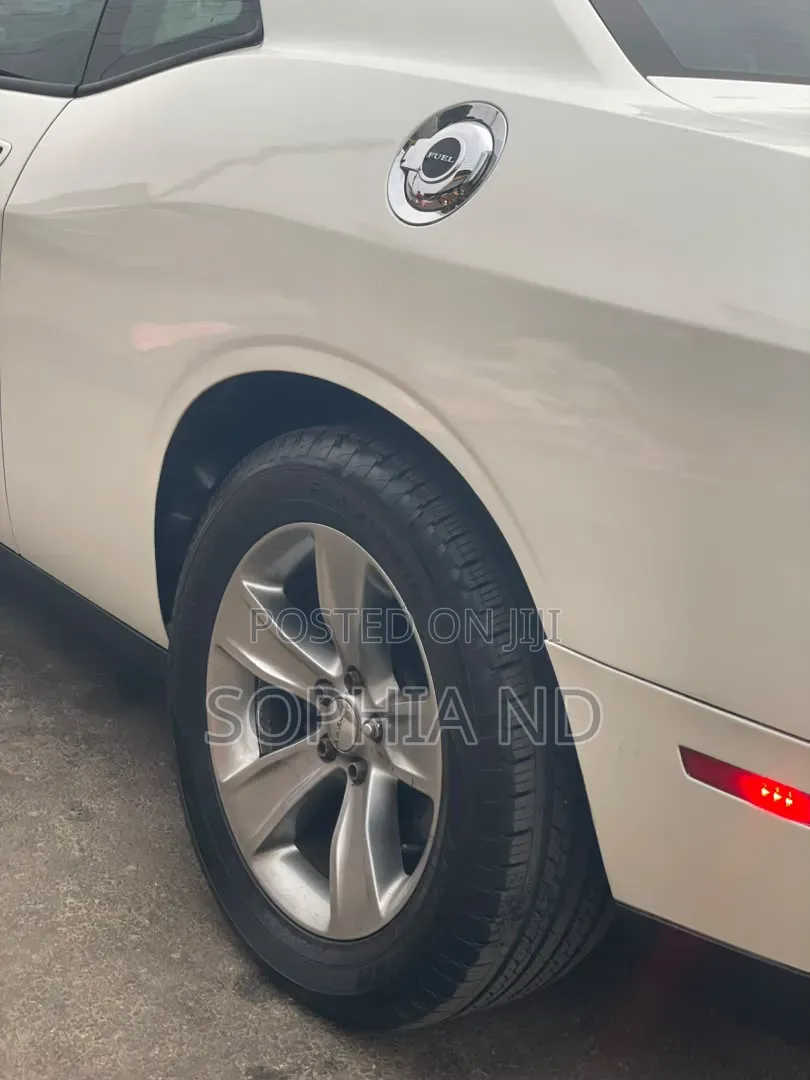 Dodge Challenger 2016 White