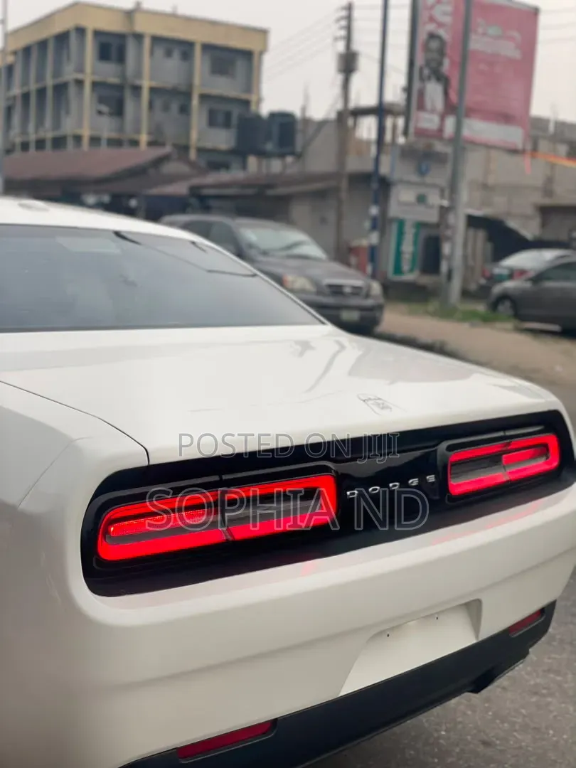 Dodge Challenger 2016 White