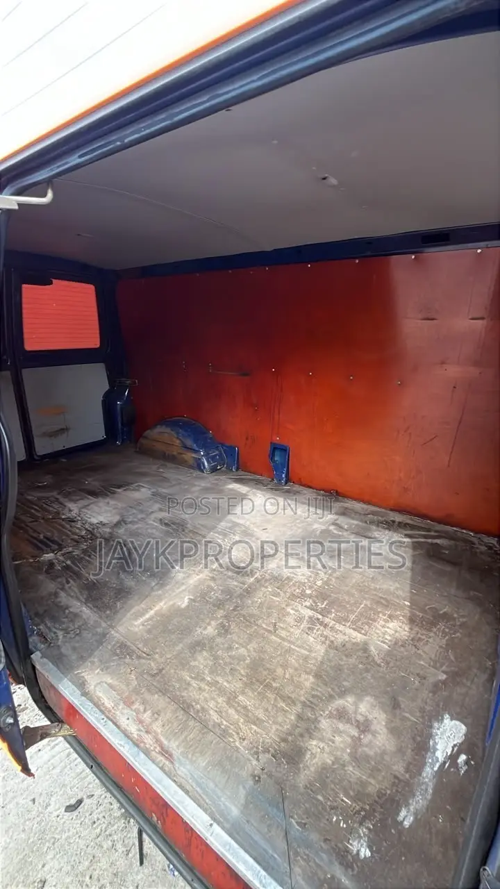 Volkswagen Transporter 2005 Orange