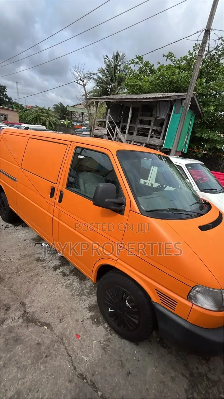 Volkswagen Transporter 2005 Orange