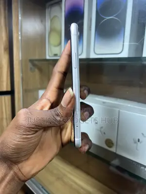 Apple iPhone XR 128 GB White