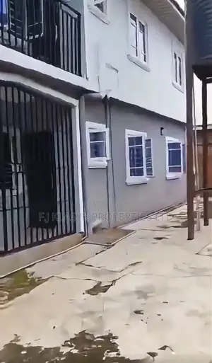 8bdrm Duplex in Benin City for sale
