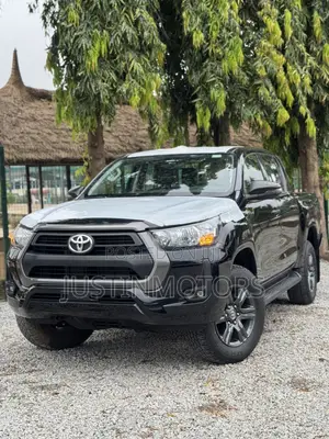 New Toyota Hilux 2025 Black