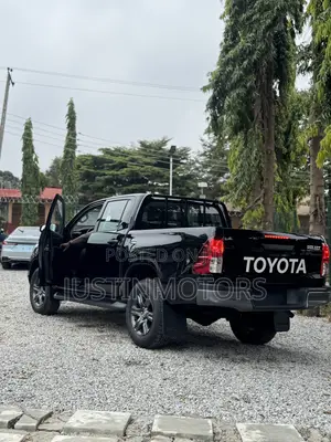 New Toyota Hilux 2025 Black