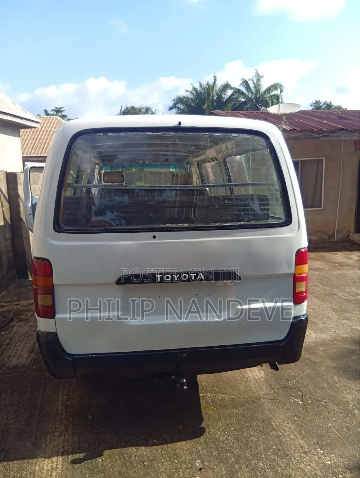 Toyota HiAce 1998 White