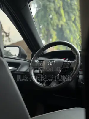 Toyota Camry SE 2025