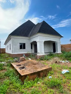 4bdrm Bungalow in Benin City for sale