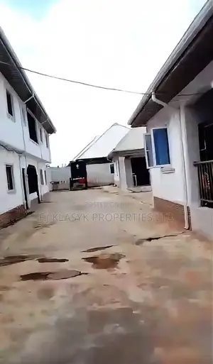 12bdrm Block of Flats in Benin City for sale