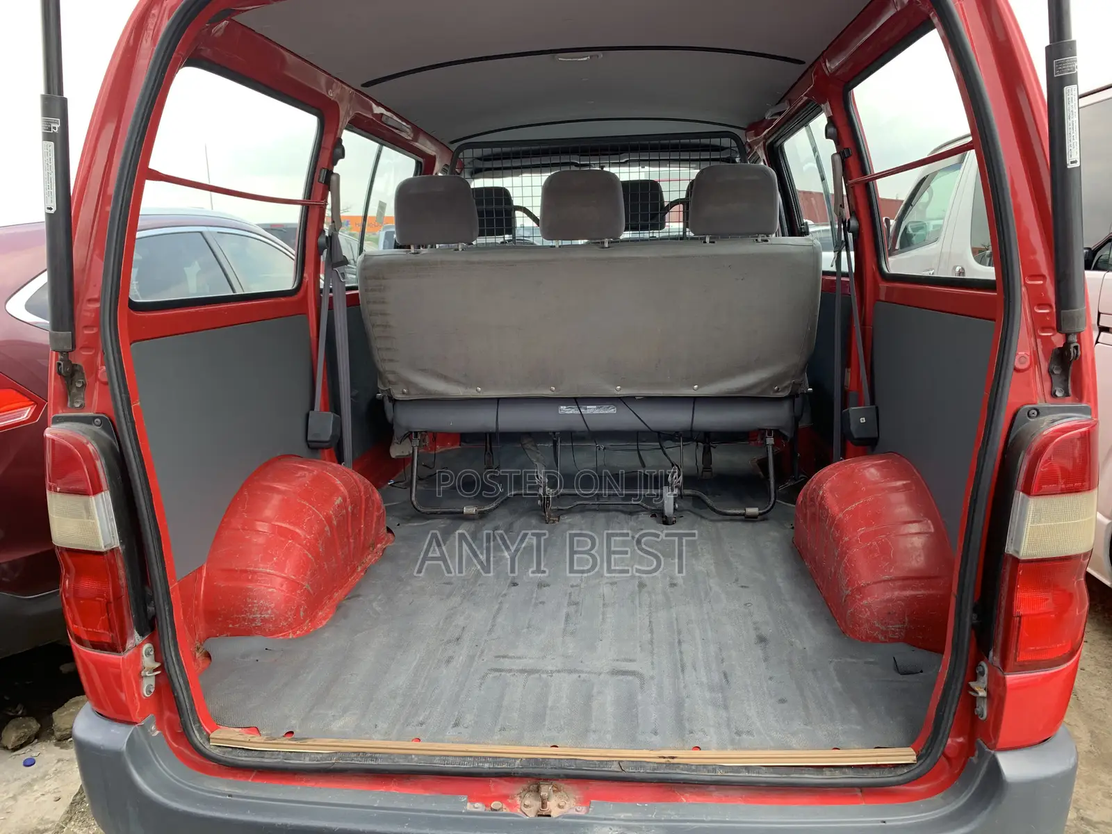 Toyota HiAce 2004 Red