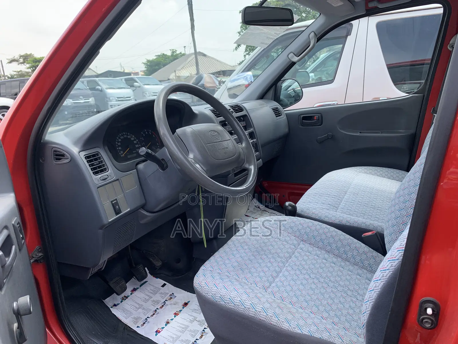 Toyota HiAce 2004 Red