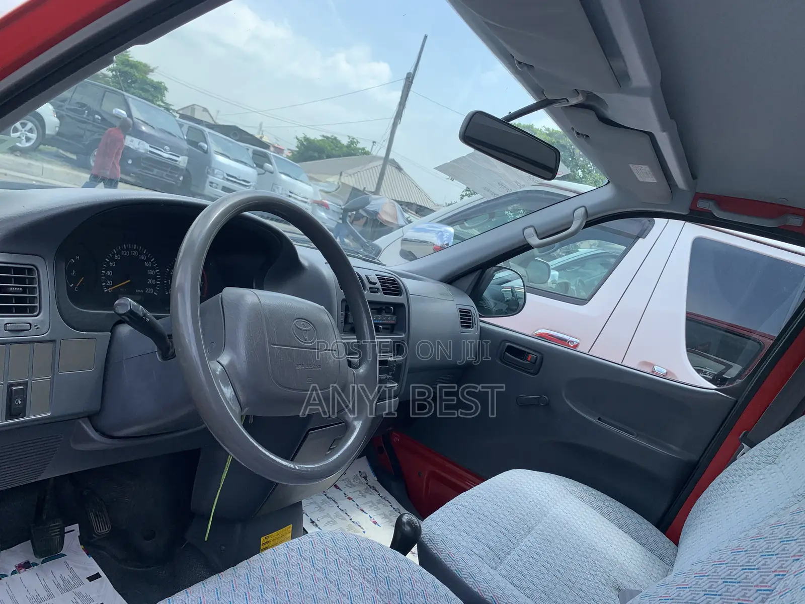 Toyota HiAce 2004 Red